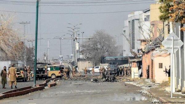 Pakistanas Baloistane Uvo Deimtys Moni Per Koordinuotus Ipuolius