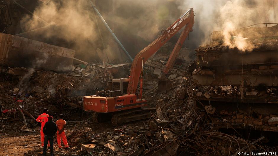 Pakistane Karayje Prekybos Centro Gaisras Nusine Daugyb Gyvybi