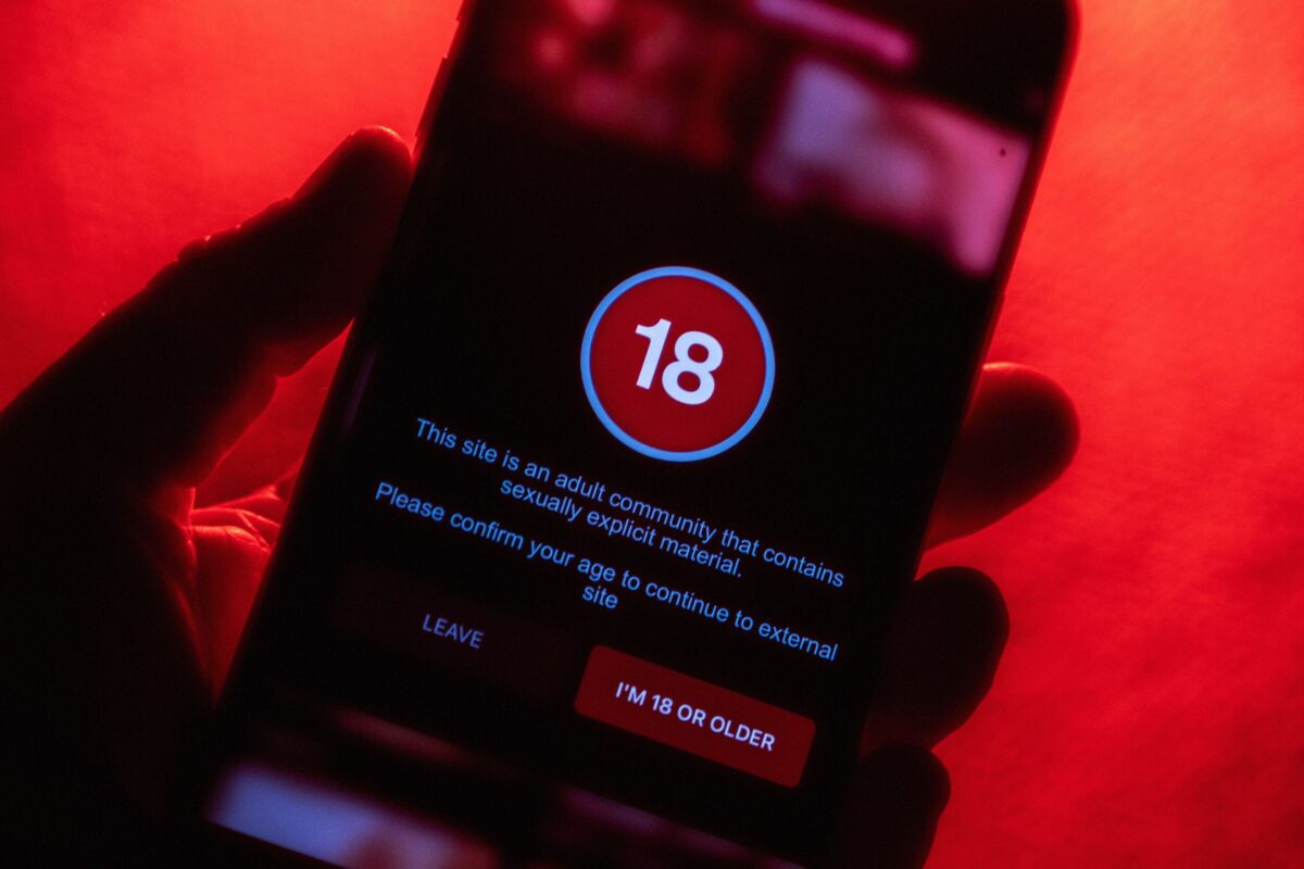 Pornhub Blokuos Naujus Jk Vartotojus Dl Prietaringo Amiaus Patikrinimo Statymo