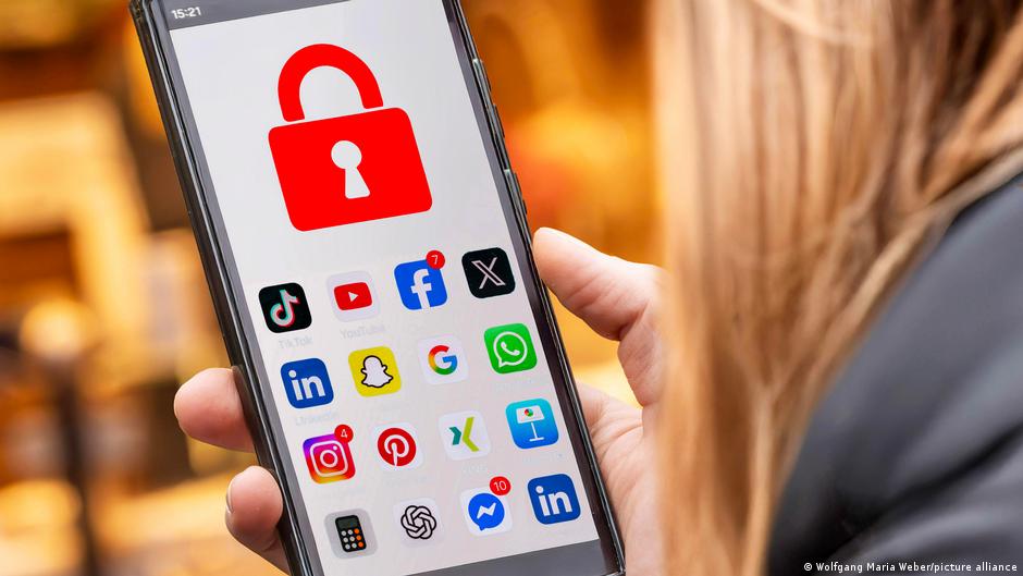 Pranczija Planuoja Udrausti Socialinius Tinklus Vaikams Iki 15 Met