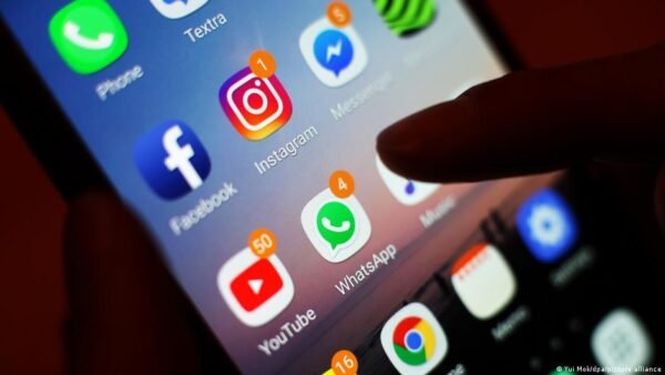 Pranczijos Parlamentarai Balsuoja U Socialini Tinkl Draudim Jaunesniems Nei 15 Met Vaikams