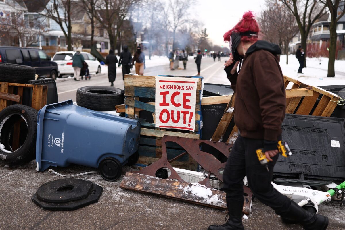 Protestai Minesotoje ir visoje šalyje po Renee Nicole Good šaudymo