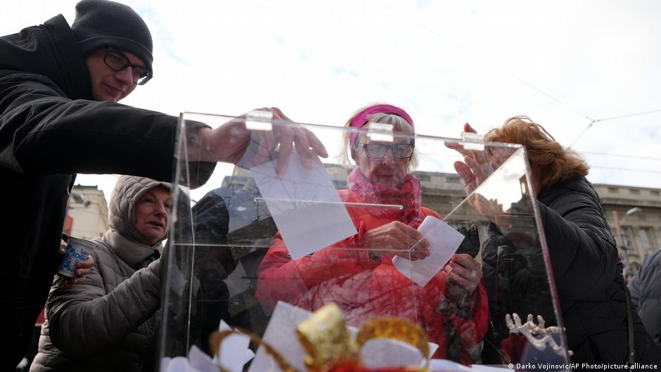 Serbijos Studentai Ruoiasi Rinkimams Vucic Laukia Tinkamos Datos