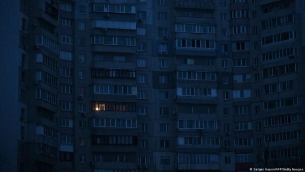 Tkstaniai Kyjiviei Paliko Miest Dl Elektros Tiekimo Sutrikim