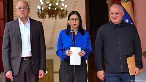 Trumpas Giria Pokalb Su Venesuelos Laikinuoju Lyderiu Rodriguezu