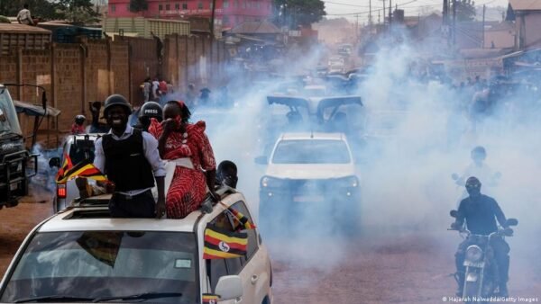 Ugandoje Tempti Rinkimai Museveni Siekia Dar Vienos Pergals