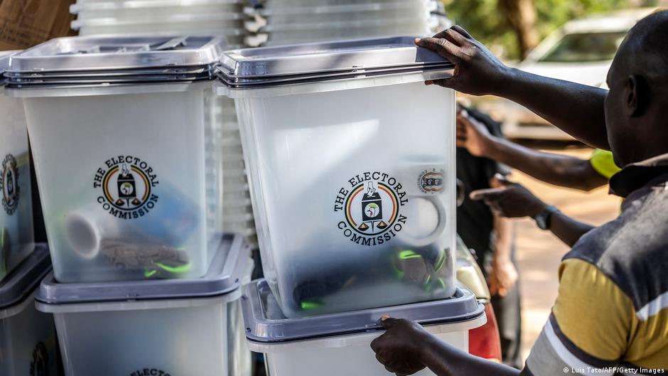 Ugandoje Vyksta Rinkimai Lydimi Interneto Blokavimo Ir Tampos