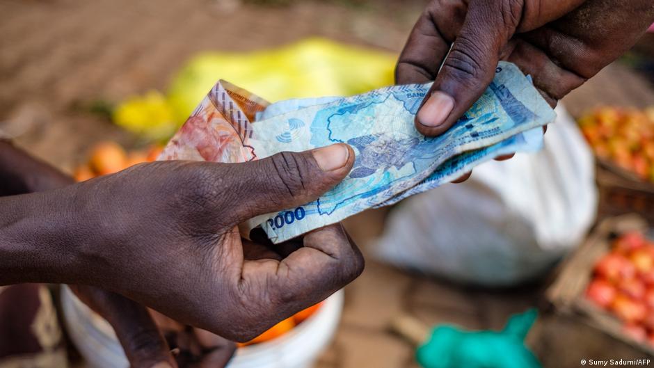 Ugandos Skolos Kriz Gilja Artjant Rinkimams