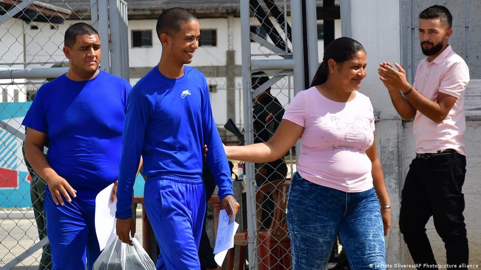 Venesuela Paleidia Daugiau Nei 100 Politini Kalini Spaudiama Jav