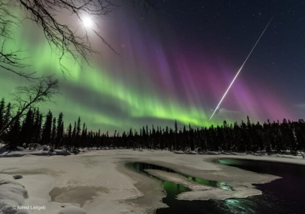10497 Naktinis Meteoritas Ir šiaurės Pašvaistė įspūdingi Gamtos R