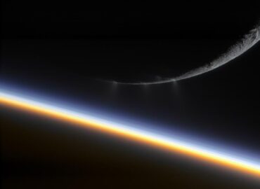 10508 Enceladas Su Saturno Atmosferos Fonu 2010 Metų Kassinio Nuo