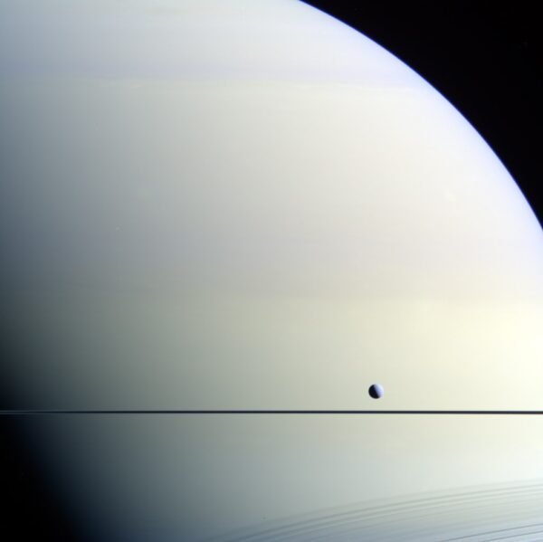 10575 Saturno Ir Jo Mažojo Palydovo Dionės įspūdingas Vaizdas