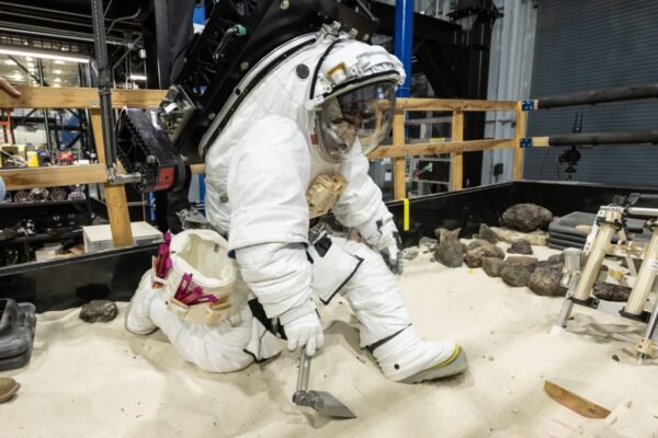 10978 Nasa Ruošiasi Artemis Iii Misijai Naujas Axemu Skafandras S