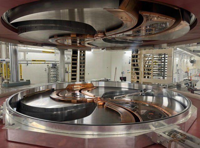 15952 Spacex Pristatė Naują Ciklotroną Radiaciniams Bandymams