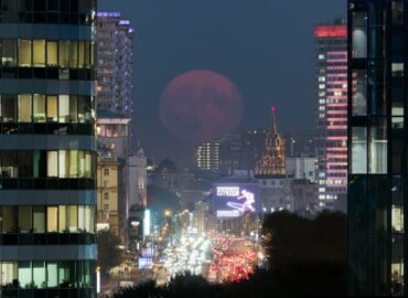 16059 Mėnulio Tekėjimas Virš Arbatų Kosmoso Paslaptys