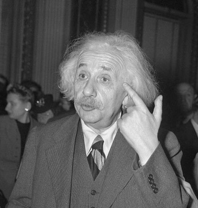 1716 Albertas Einšteinas žinomas Ne Tik Dėl Mokslinių Pasiekimų