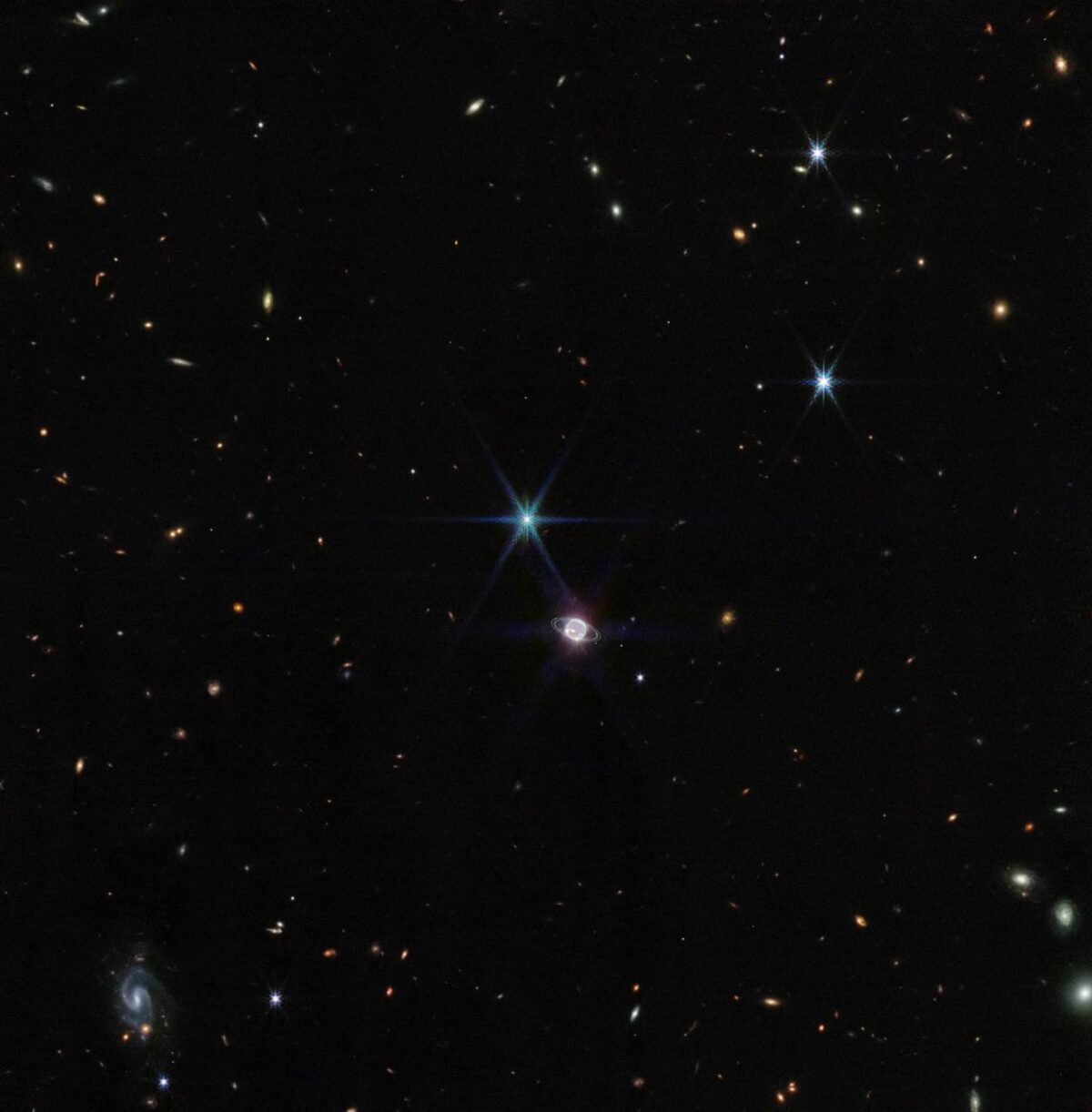 Neptūno žiedai ir didžiausias palydovas Tritonas užfiksuoti teleskopu „James Webb“