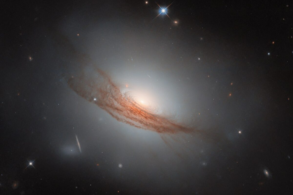 2279 Ngc 7722 Galaktikoje Aptikti Tamsūs žiedai Gali Būti Susiję