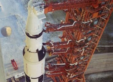 3695 Apollo 17 Istorinis Raketos Ir Erdvėlaivio Išriedėjimas Iš 