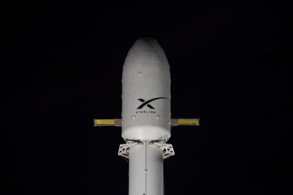 3701 Spacex Falcon 9 Paleis 25 Starlink Palydovus į žemąją Orbitą