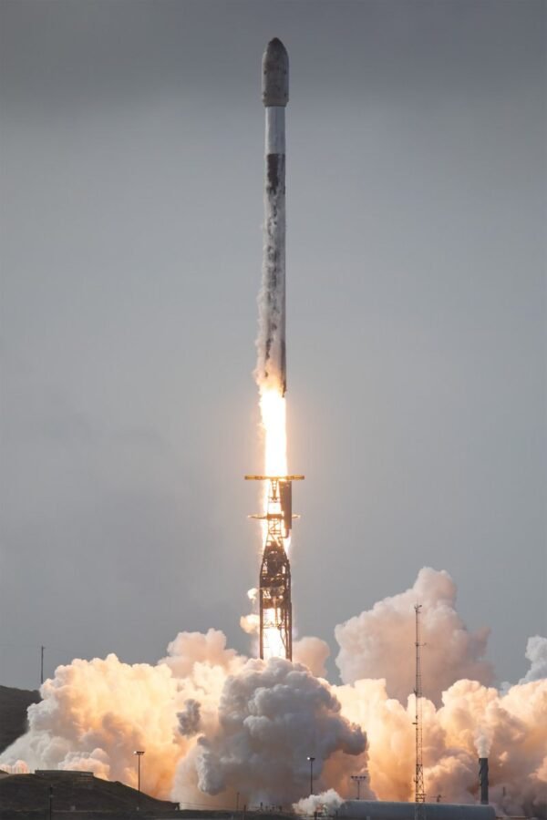 3702 Falcon 9 Iš Kalifornijos Iškelia 24 Starlink Palydovus