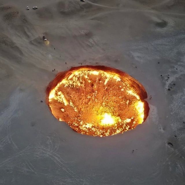 3715 Turkmėnistano Pragaro Vartai Deginanti Gamtos Anomalija N