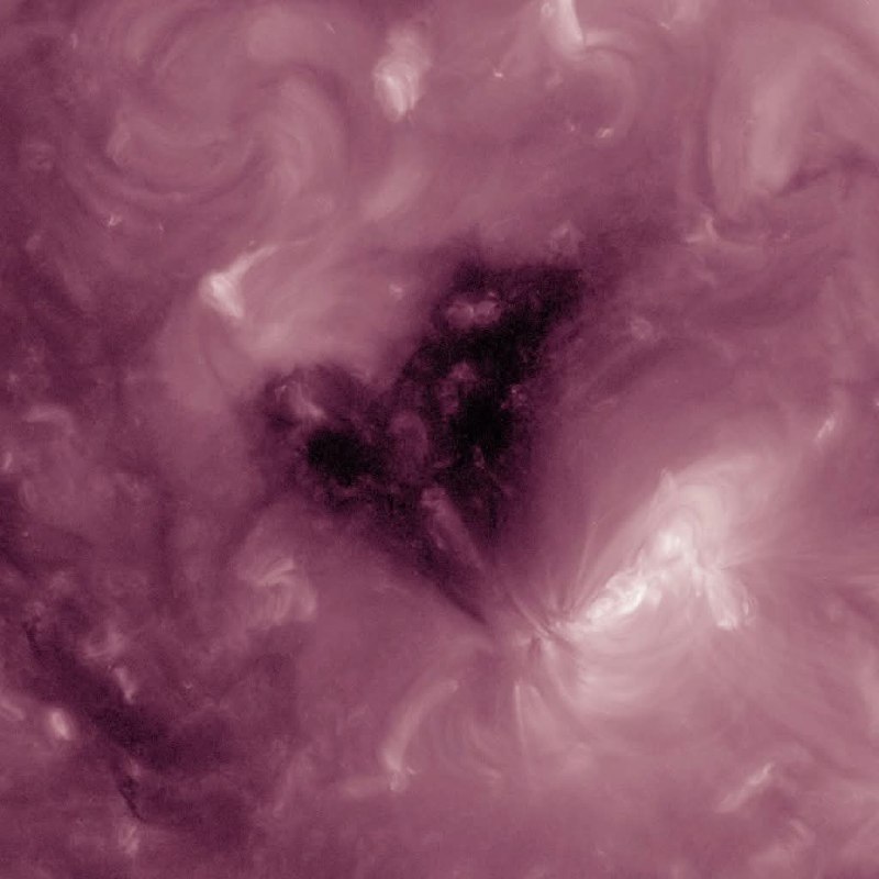 3716 Nasa Užfiksavo širdies Formos Koronalinę Skylę Saulėje