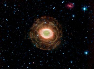 3719 Nasa Spitzer Teleskopas Užfiksavo Planetinę ūką Primenančią