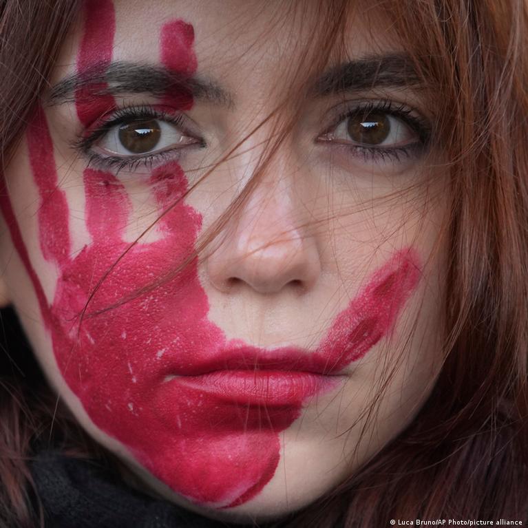 Albanijoje Fiksuota 24 Femicido Atvej Ekspertai Ragina Greitesn Atsak