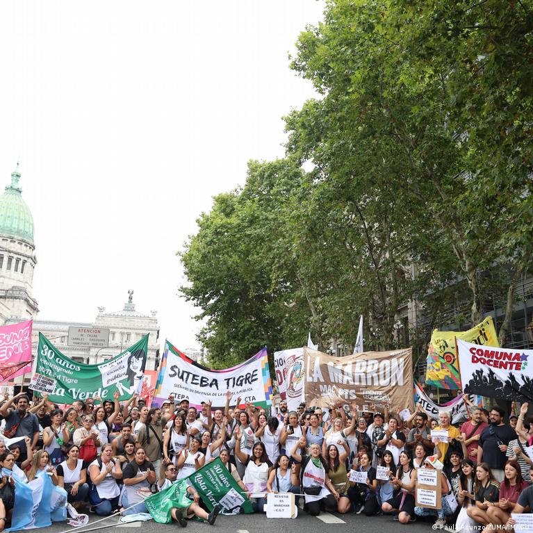 Argentinos Emieji Rmai Patvirtino Prietaring Darbo Reformos Statym