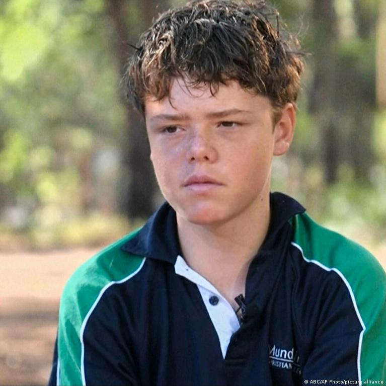 Australijos Paauglys Plauk Valandas Kad Igelbt Jroje Pasiklydusi Eim