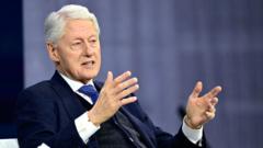 Bill Clinton Teigia Neinojs Apie Epstein Nusikaltimus Ir Nevaiavs Jo Lktuvu