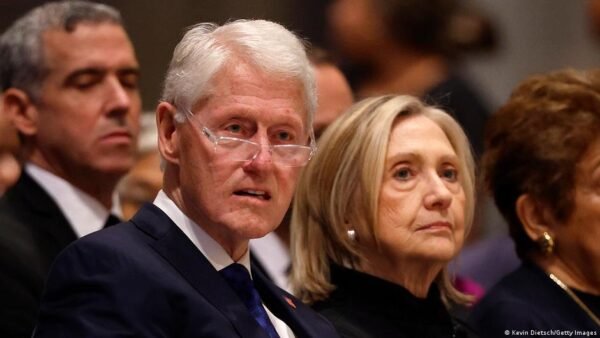 Bill Ir Hillary Clinton Sutiko Liudyti Epstein Tyrime