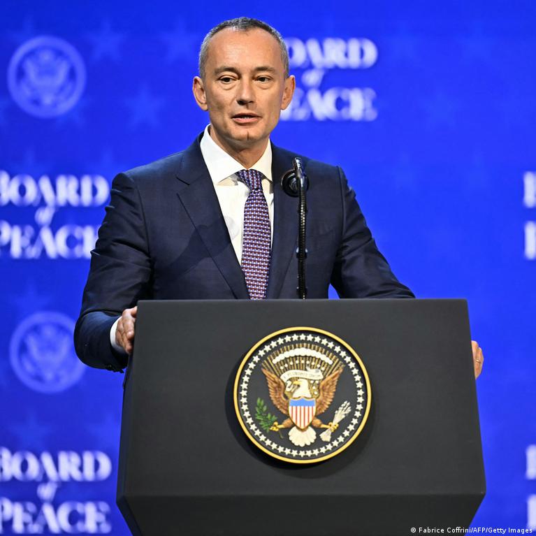 Bulgaras Nikolajus Mladenovas Vadovauja Taikos Tarybai Ir Dirba Gazos Atstovu