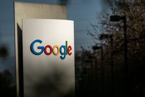 Daugiau Nei 800 Google Darbuotoj Reikalauja Nutraukti Sutartis Su Ice Ir Cbp