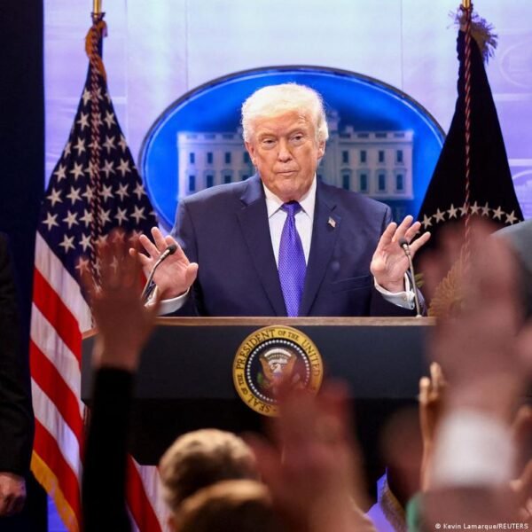 Donaldas Trumpas Panaikina Dal Tarif Ir Veda Nauj 10 Pasaulin Mokest