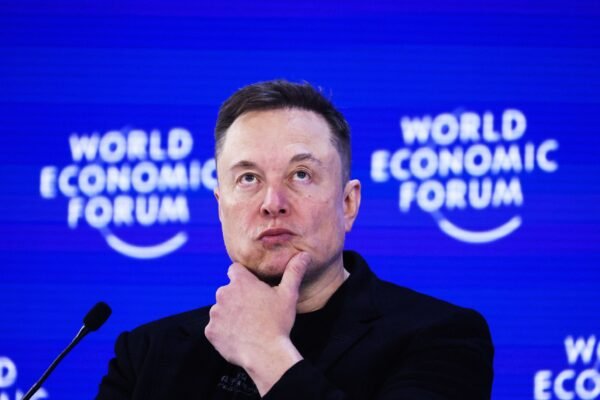 Elonas Muskas Sujungia Spacex Ir Xai Stiprindamas Technologij Kontrol