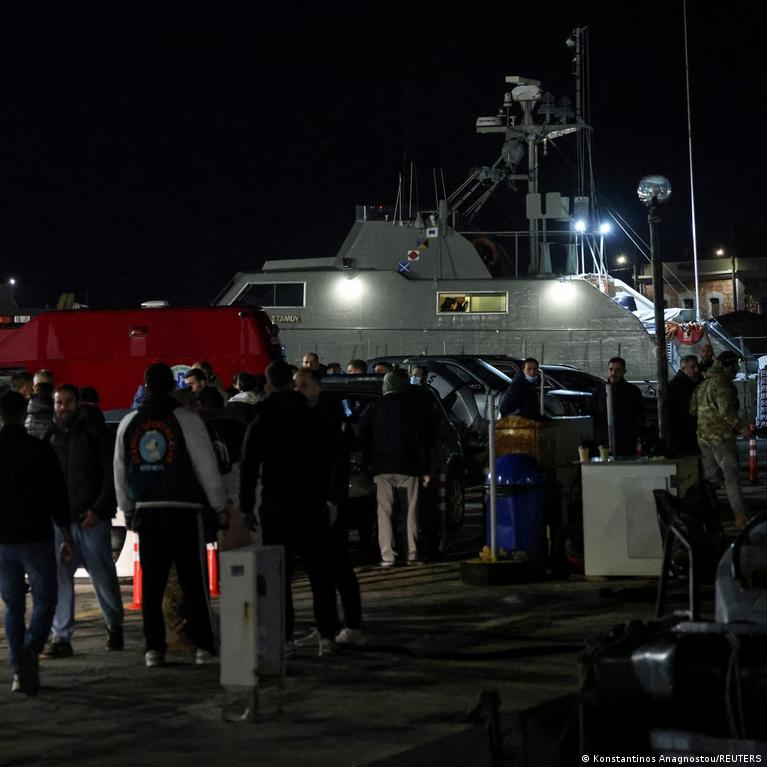 Graikijos Pakrani Apsaugos Laivas Susidr Su Migrant Valtimi Uvo 15 Moni