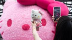 Hello Kitty kūrėja Yuko Yamaguchi atsistatydina po 46 metų darbo