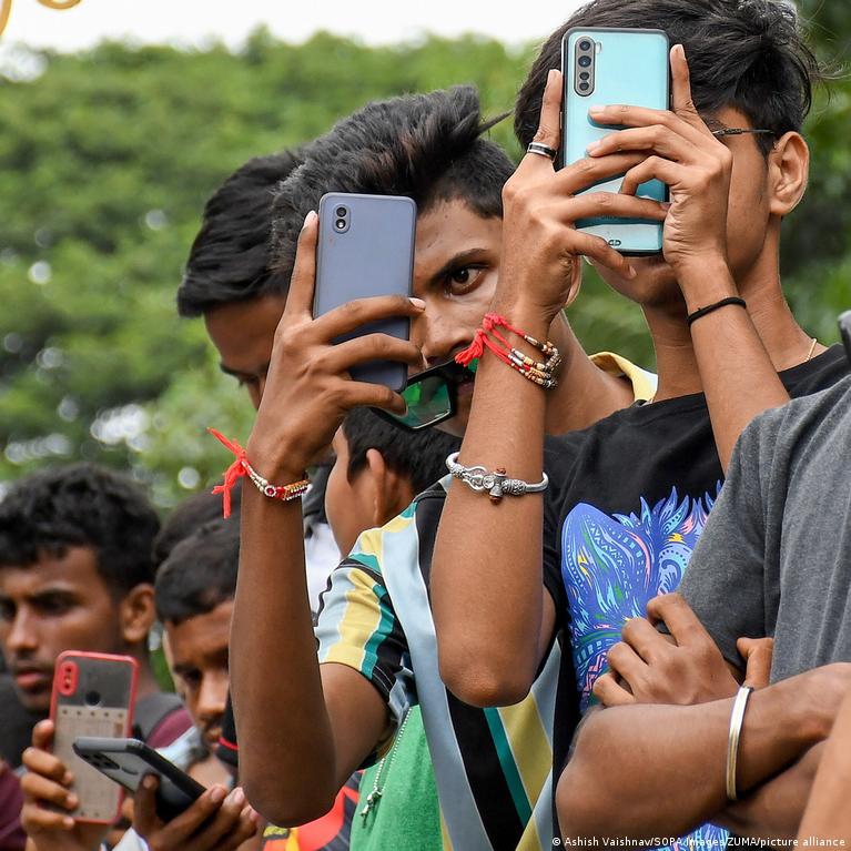 Indija Svarsto Socialini Tinkl Draudim Vaikams Iki 16 Met