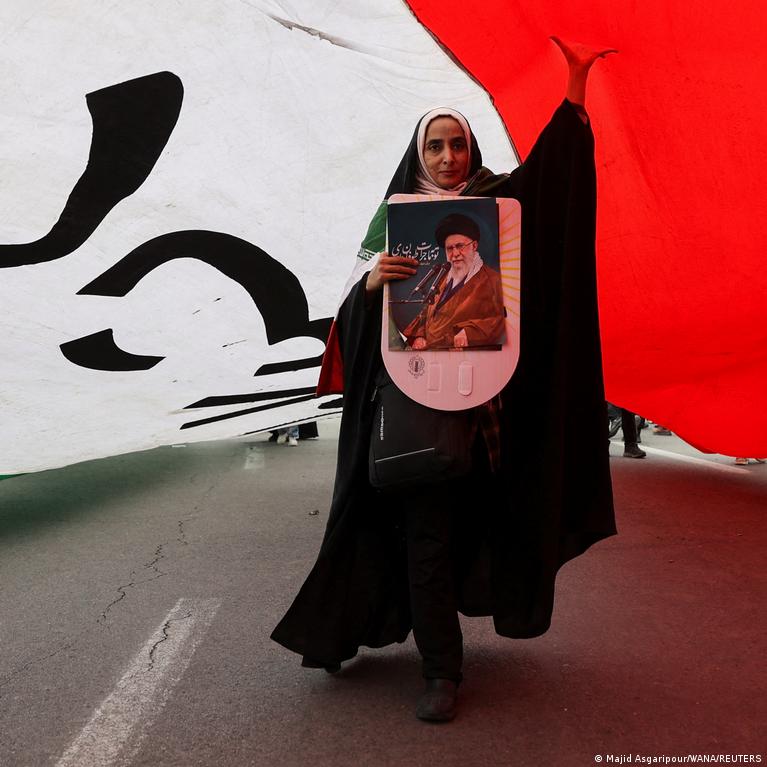 Iranas Mini 1979 M Islamo Revoliucijos Metines Esant Vidiniam Ir Ioriniam Spaudimui