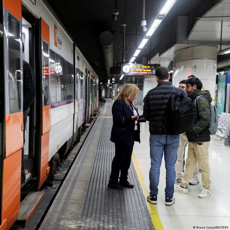 Ispanijoje Prasidjo Geleinkelio Streikas Dl Saugumo Trkum