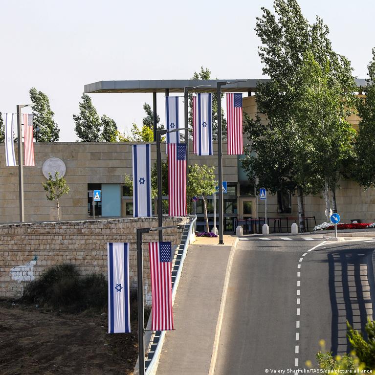 Jav Leidia Darbuotojams Palikti Izrael Trumpo Grasinimai Iranui Stiprja