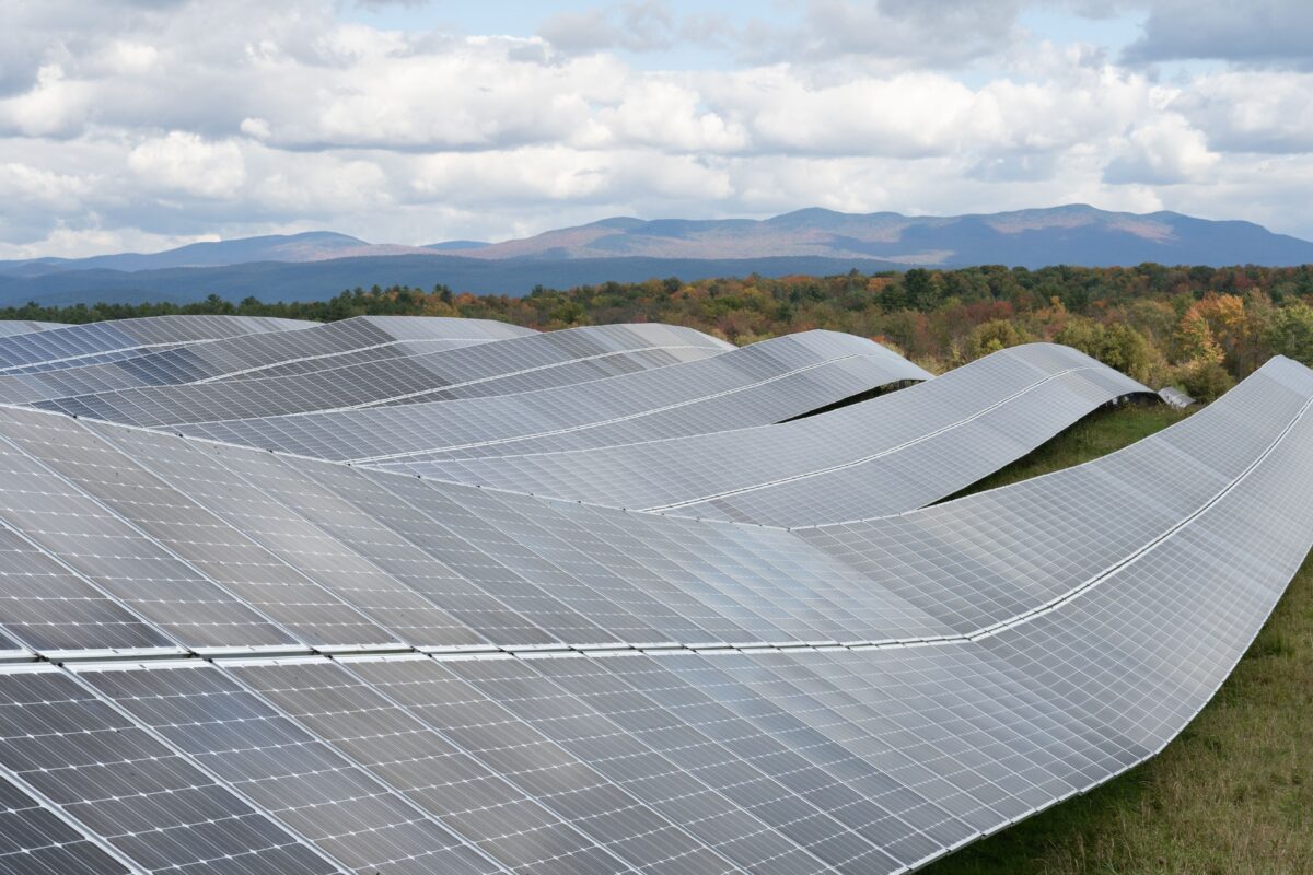 JAV patyrė didelį baterijų augimą nepaisant Trumpo kritikos atsinaujinančiai energijai