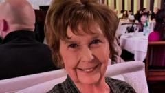 Jav Policija Tiki Kad Dingusi Savannah Guthrie Motina Vis Dar Gyva