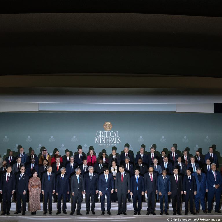 Jav Siekia Sukurti Kritini Mineral Prekybos Blok Su Sjungininkais