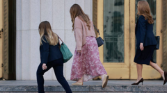 Jauna Moteris Kaltina Meta Ir Google Dl Priklausomyb Sukeliani Socialini Tinkl