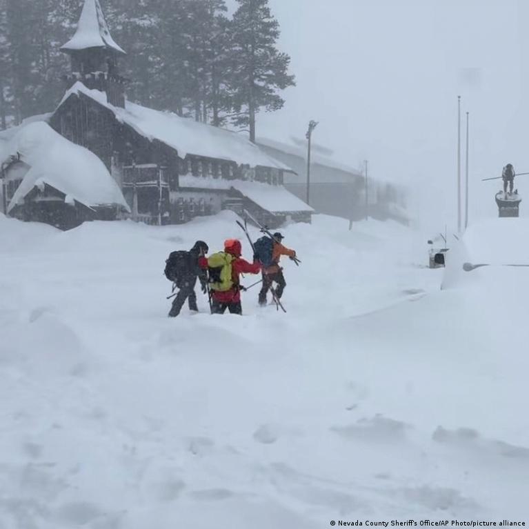 Kalifornijoje Lavina Nusine Atuoni Slidinink Gyvybes