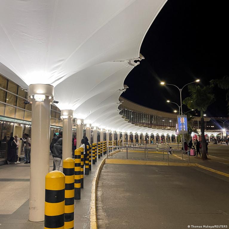 Kenijos Oro Uoste Streikuojant Darbuotojams Vluoja Skrydiai