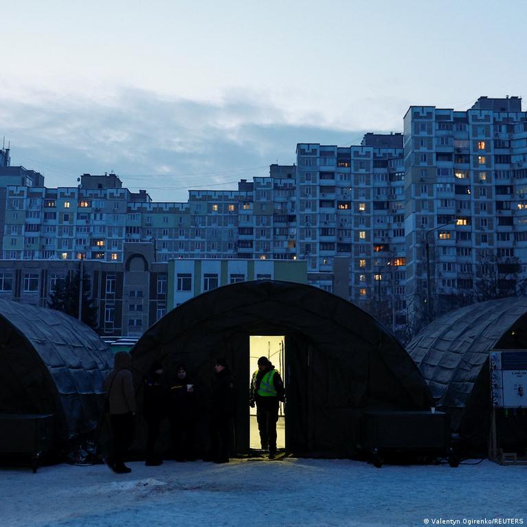 Kyjive Avarins Remonto Komandos Dirba Be Perstojo Elektros Ildymo Ir Vandens Trkumas